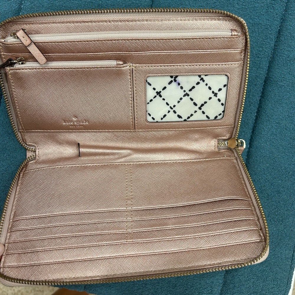 Kate Spade XL Glimmer Metallic wallet. - Picture 2 of 8